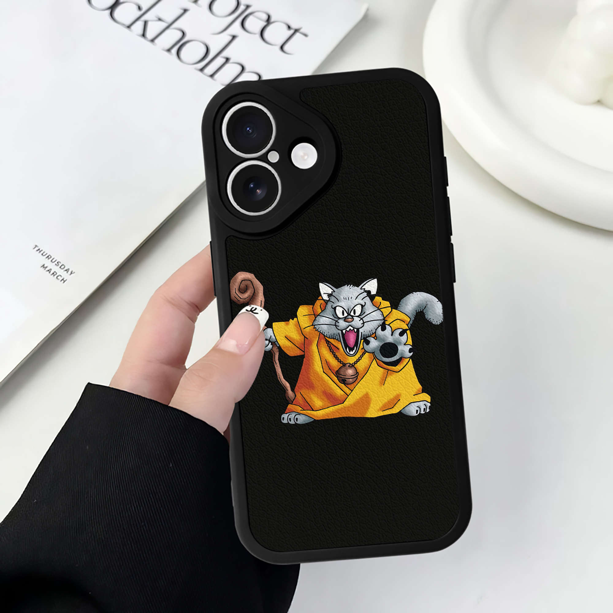（画像用） ドラゴンクエスト Doragon Kuesuto Dragon Quest 【iPhone 16シリーズ対応】シリコンスマホケース（レザー調） 材質：シリコン